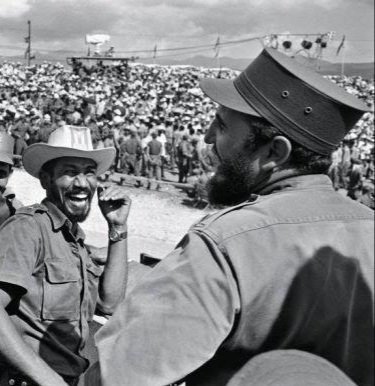 "Honrar, honra"
Comandante Almeida, en medio del cerco brutal de los EEUU, te rememoramos en Alegría de Pío.
"Aquí no se rinde nadie c......"
#CubaViveEnSuHistoria
#CubaVencerá 🇨🇺