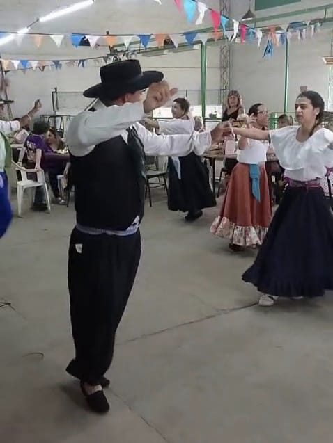 POvejeros's tweet photo. Acompañamos el 140° aniversario de B° Ferreyra en un agasajo junto a los vecinos y vecinas que forman parte de la historia viva de este querido barrio.

Fue un encuentro colmado de alegrías, emociones y recuerdos compartidos, donde se puso en valor el esfuerzo de generaciones https://t.co/BHiADeqzmF