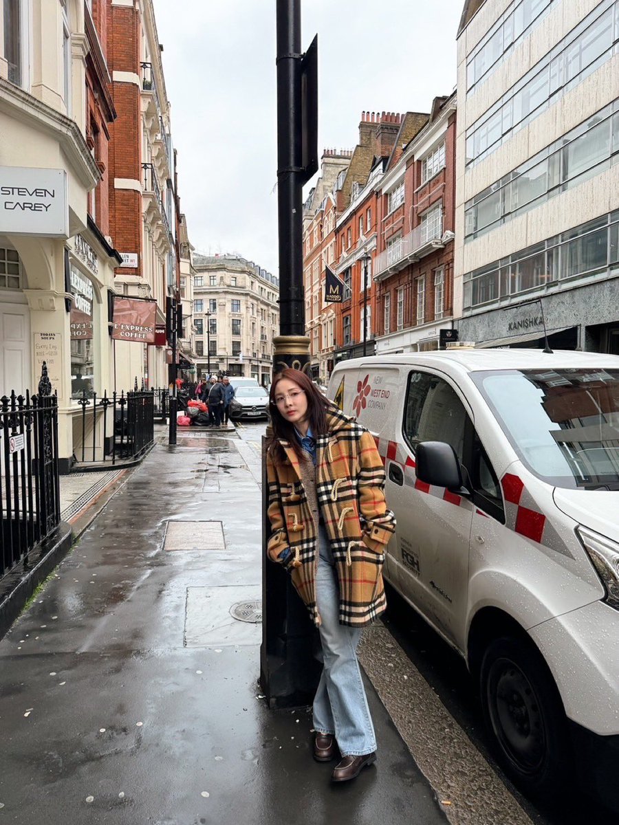 krungy21's tweet photo. In London 🤎 https://t.co/3U4LUIb3nu