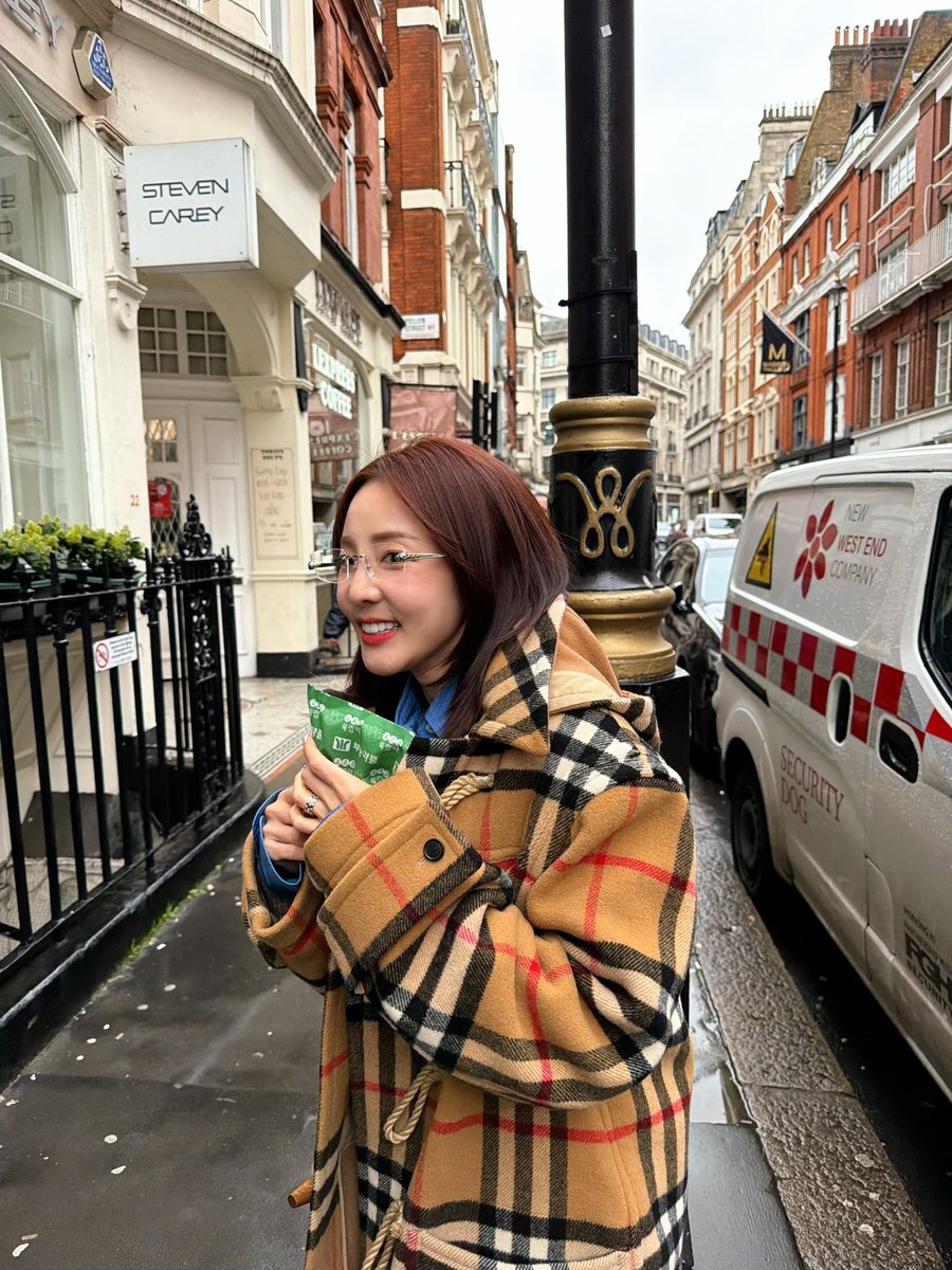 krungy21's tweet photo. In London 🤎 https://t.co/3U4LUIb3nu