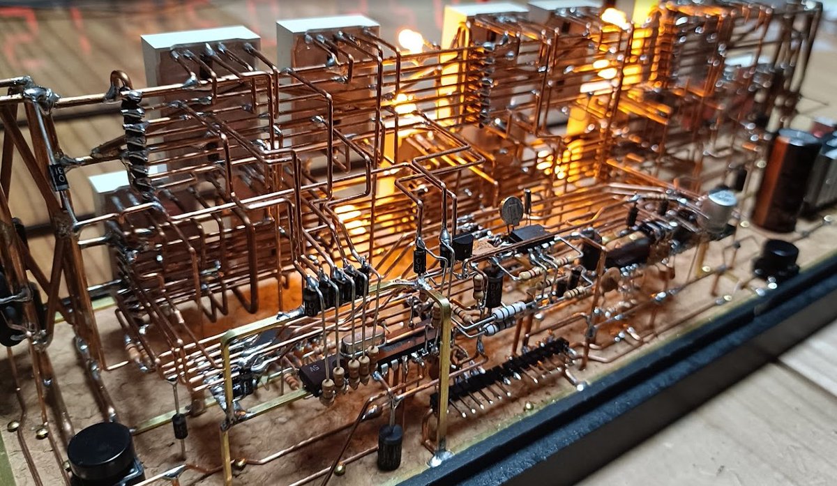 個展まであと31日。。。      
 
 タイトル「柊工房　空中配線展」     
 -場所-  東京都渋谷区神宮前3-20-18    
 デザインフェスタギャラリー原宿　WEST-2A 
         
-会期- 全日在廊     
3月20日(金)11:00-19:00    
3月21日(土)11:00-19:00     
3月22日(日)11:00-16:00