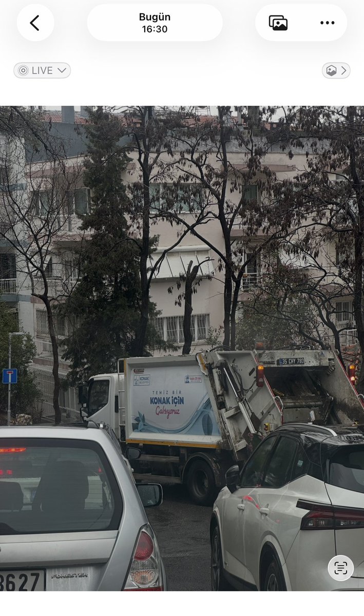 ANevres's tweet photo. Bunun planlamasını kim yapıyorsa acil okul saatlerine bakması lazım tek yön yolda tam okul çıkış saatlerinde bölgede 3 tane okul varken ! İTK i’nın içindeki 143 sokağa giriyor ve yarım saattir arkasında bekliyoruz çocukları alamayanlar yada arabada olanlar var. @KonakBel https://t.co/cSYFGvljnZ