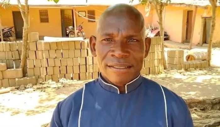 Nigeria: Muslims murder Christian pastor, his daughter, and her husband, wound their infant child with a machete -  jihadwatch.org/2026/02/nigeri…
