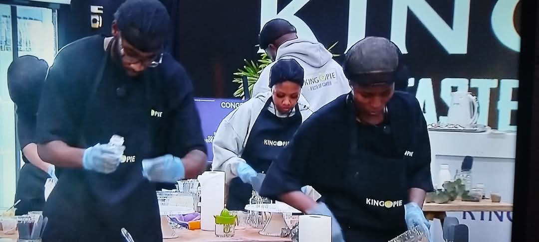 Liema to Ashay : Stop helping other people, l don't want you to get in trouble 🤗🥰
#bbmzansis6 #Bazozwa