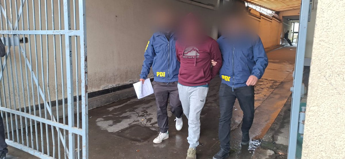 🔴 Es integrante de la WAM: <a href="/PDI_Araucania/">PDI_Araucania</a> detuvo en #Tirúa a individuo que se encontraba prófugo de la justicia por homicidio desde el año 2024.

👉🏼 Más información aquí...
facebook.com/10006356767152…
<a href="/PDI_CHILE/">PDI Chile</a>