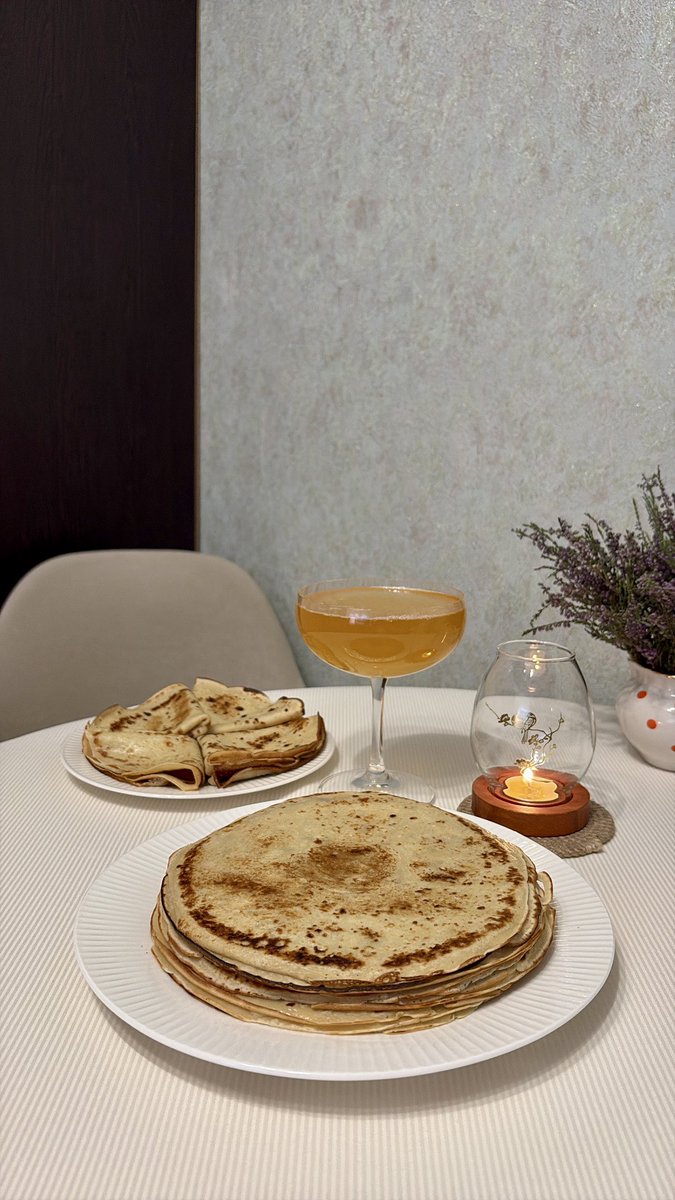 Фуфь 💅
С оренбургским мёдом, тетка передала мёд, малиновое варенье, земляничное и черносмородиновое
Давай, зима ебаная, уходи уже