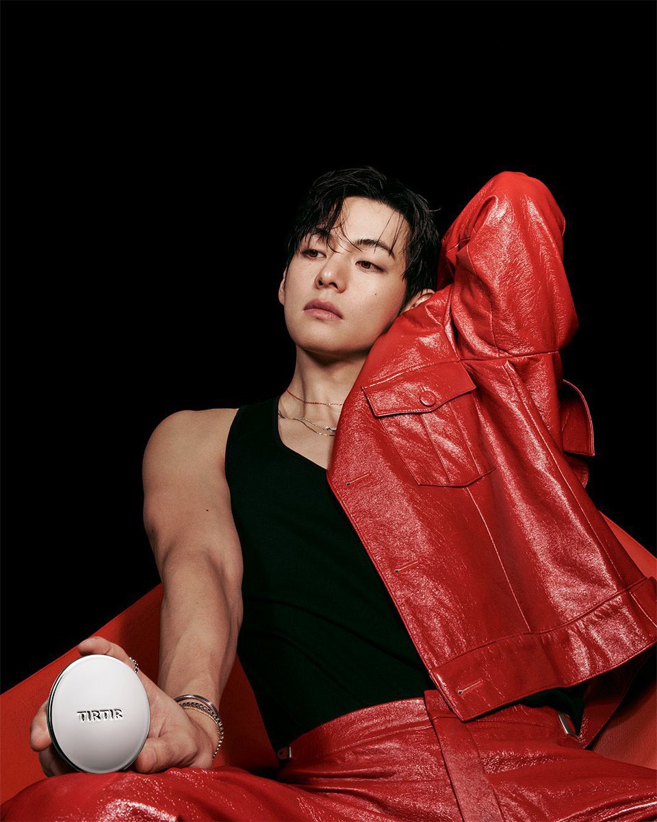 TheePopCore's tweet photo. TIRTIR’s Purple Prism Highlighter Duo has completely SOLD OUT in all shades on the Global site shortly after the brand posted Taehyung advertising it on Instagram. https://t.co/g2kz41uBno