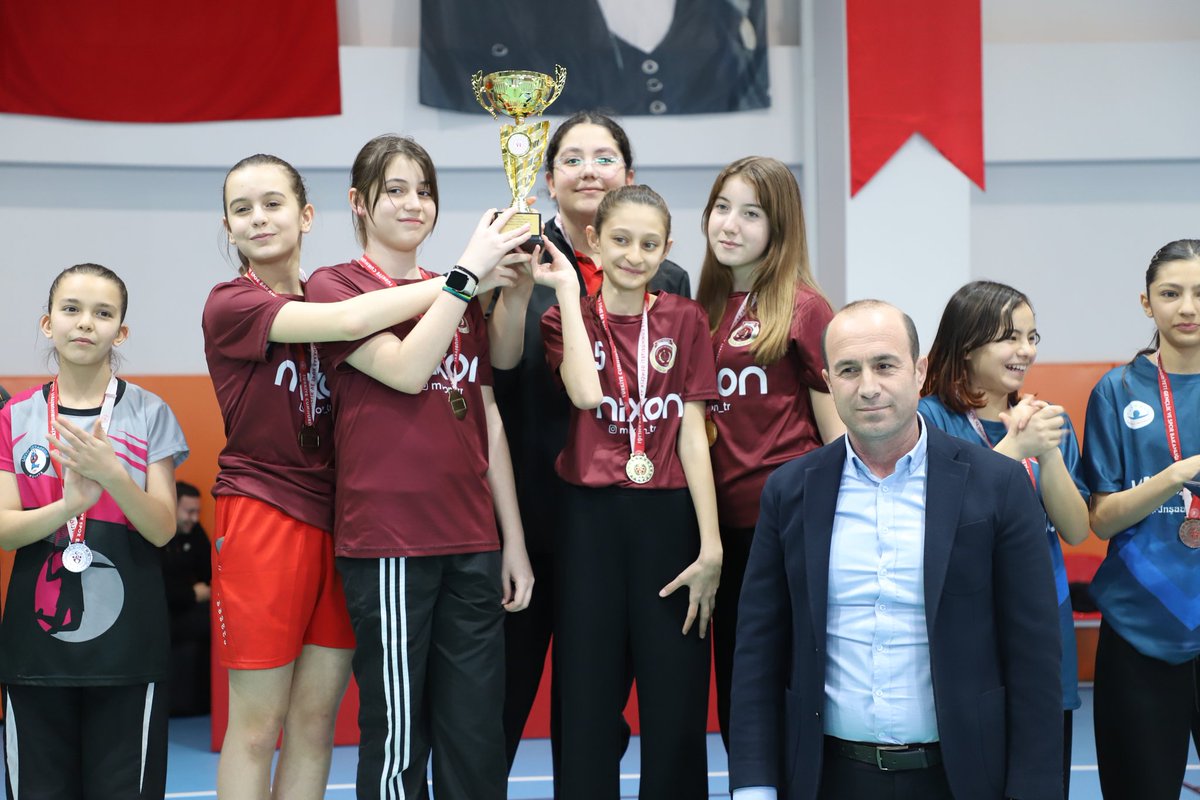 🏸 Raketler Konuştu, Şampiyonlar Belirlendi!

2025-2026 Eğitim Öğretim Yılı Okullar Arası Yıldız Kızlar Badminton İl Birinciliği müsabakaları tamamlandı.

Katılım sağlayan tüm Okulları ve Sporcularımızı tebrik ediyor, başarılarının devamını diliyoruz.