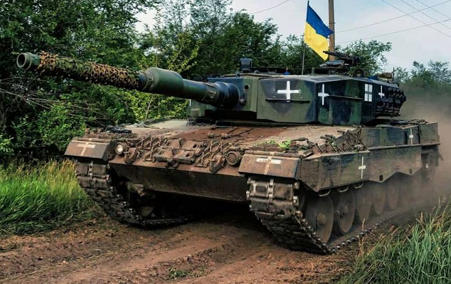 ObsContinental's tweet image. Pourquoi le Leopard 2, considéré comme le meilleur char du monde, a-t-il échoué en Ukraine?

#Leopard2 #Ukraine

Le Leopard 2 en Ukraine a révélé une réalité alarmante.

observateur-continental.fr/?module=articl…