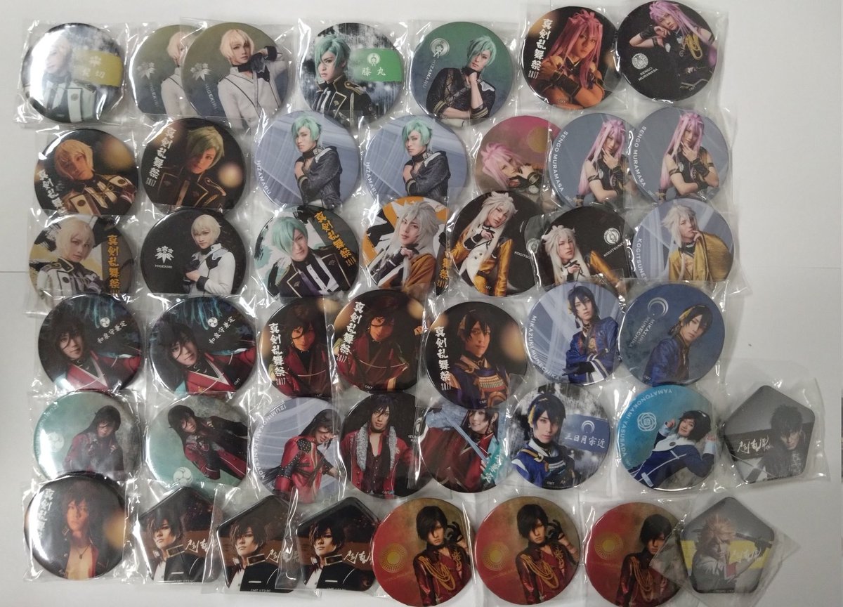 Yamadad58's tweet photo. 【交換 譲渡】ミュージカル刀剣乱舞　刀ミュ　バッジ

譲)豊前 肥前 山姥切国広 加州 明石 村雲 蜂須賀 桑名 髭切 膝丸 他

求)定価+送料等

※画像1枚目の1〜3段目は🔶同数引取(💞は🔶2点、加州は3点まとめてでお譲り可能)

※2〜3枚目は、キャラ毎のお譲り(髭切・和泉守・膝丸1500円、他1000円位) https://t.co/IetPfMdVBY