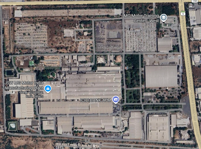 gujarat_plus_'s tweet photo. JSW MG Motor To Set Up Second Unit At Halol, Gujarat 🔥🔥🔥

🔹 ₹3,000 crore investment to expand manufacturing capacity in Gujarat

🔹 New unit to come up next to existing Halol plant in Panchmahal district

🔹 Capacity to scale from ~1–1.2 lakh units to 3 lakh vehicles annually

🔹 75–80% production focus on New Energy Vehicles

🔹 Integrated facility with in-house battery assembly for EVs

🔹 Advanced AI and digital twin tech deployed in operations

The expansion strengthens India’s NEV manufacturing push and positions Halol as a key EV hub.

Follow @gujarat_plus_