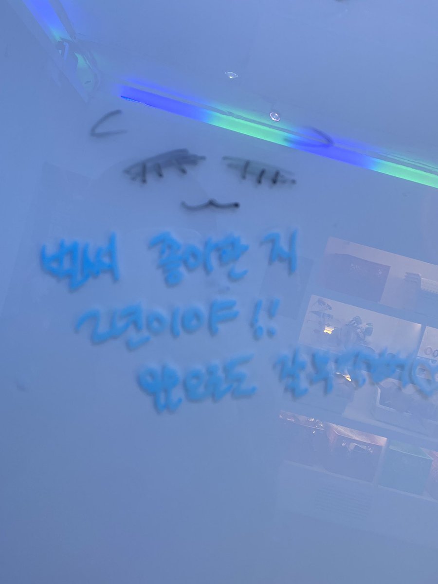 #FORANEWCHAPTER

프레임이 완젼 왕자님같아서..
마키한테 넘넘잘어울린다구 생각햇어요💕