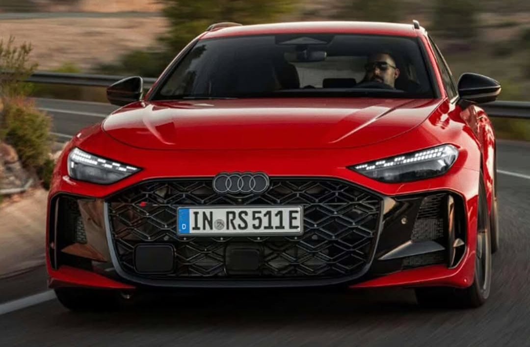 Zero2Turbo's tweet photo. All-new Audi RS 5 Avant and Sedan has leaked ahead of its official unveiling this week.

That sedan side profile is looking 🔥🔥🔥

Shots via @wilcoblok on IG https://t.co/HogUhi0P0S