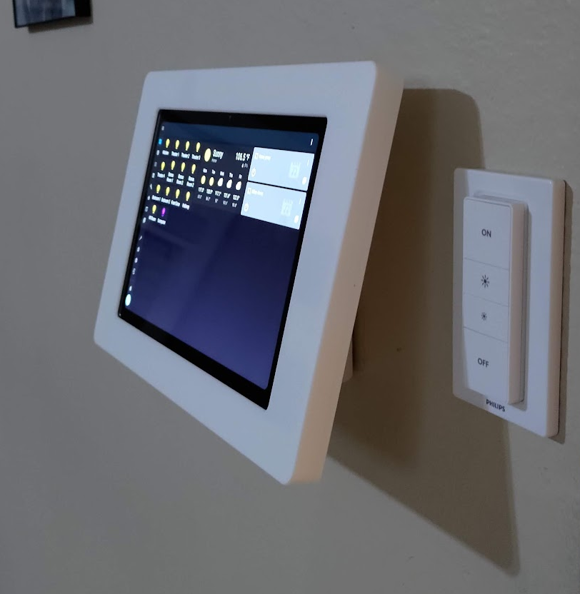 VidaBox's tweet image. Need a clean wall #TabletMount solution? This white Fixed Tilt #GalaxyTab VidaMount is perfect for Home Assistant, SmartThings, &amp;amp; more. Secured housing, flush against the wall, with effortless control.  It's a clean install, native tamper-resistance, and angled for visibility!