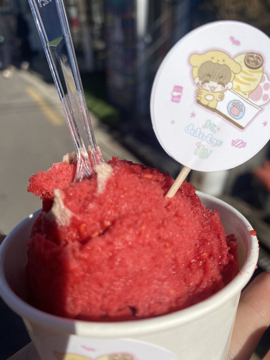 #아직은_단것이_좋아

젤라또 먹는 데 정신팔려서
내부디피찍는걸잊었어요..
특전 애기마키 진짜너무귀엽고…. 젤라또존맛