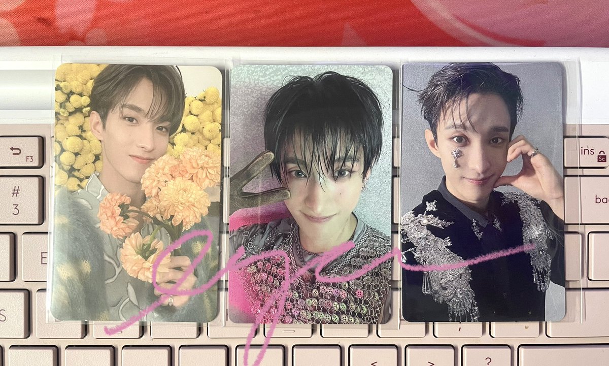 giveaway ✧

Happy 218 bros Day ⚔️🐻‍❄️

♡ rt
♡ answer the form

🔗 tinyurl.com/fromeya74

⊹ 1 winner of 218
⊹ 1 winner of 3 DK photocards (Your Choice, Holiday Kyocera, Shohikigen Flash Price)
⊹ ends Feb. 20
⊹ must be patient!

good luck 🍀