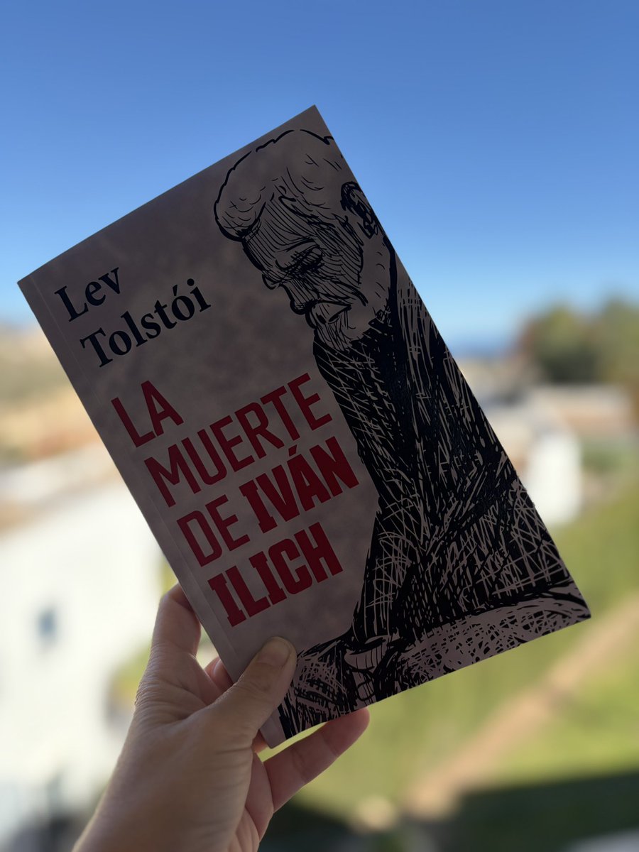 Ester_1_'s tweet photo. En un par de horas te lo terminas, pero te deja una conversación interna que sospecho durará bastante tiempo. 
Me ha tocado, porque he tenido una pérdida reciente de una persona muy allegada y no he podido evitar comparar ciertas escenas que se describen con mi experiencia. https://t.co/HZUR3jGSXV