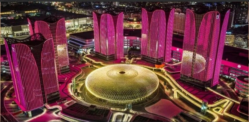 Imagine a place where 233 countries trade daily. Where 160+ nationalities live as neighbors. This is Yiwu—a Chinese county hosting Spring Festival Gala tonight. Small place, big heart! #YiwuStories