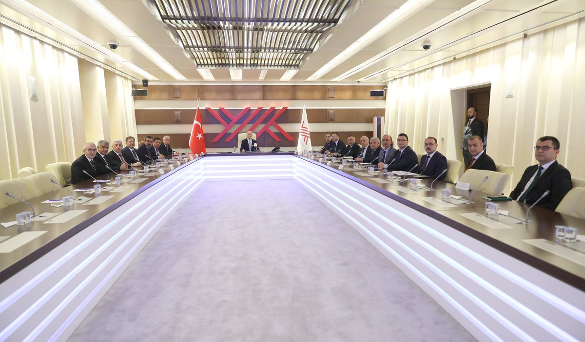 erolozvar's tweet photo. Tarım ve Orman Bakan Yardımcısı sayın @AhmetGumen ile Veteriner Hekimliğinde Uzmanlık Kurulu üyelerini Yükseköğretim Kurulumuzda ağırladık.
Görüşmemizde, başta veteriner hekimliğinde uzmanlık eğitimi olmak üzere, Tarım ve Orman Bakanlığı ile Yükseköğretim Kurulu arasında, Bakanlığın ihtiyaç duyduğu konularda üniversitelerimizde araştırmaların yapılması ve projelerin geliştirilmesi, Bakanlık bünyesinde çalışan doktoralı uzman personelin 2547 sayılı Kanunun Ek/46. Maddesi kapsamında üniversitelerimizde görevlendirilmeleri üzerine değerlendirmelerde bulunduk.
