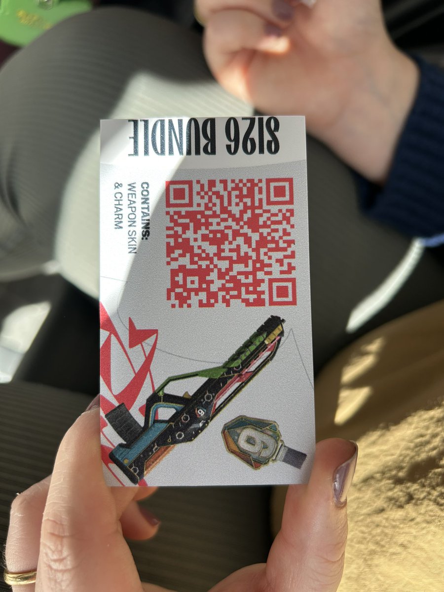 Guys I have an extra code of skin and charm for SI for giveaway to everyone sending the support to us!

To participate you just need to :

Follow me on Instagram Instagram.com/twisterfps

RT this post and tag 2 friend on comments

Result comes out on 28th February