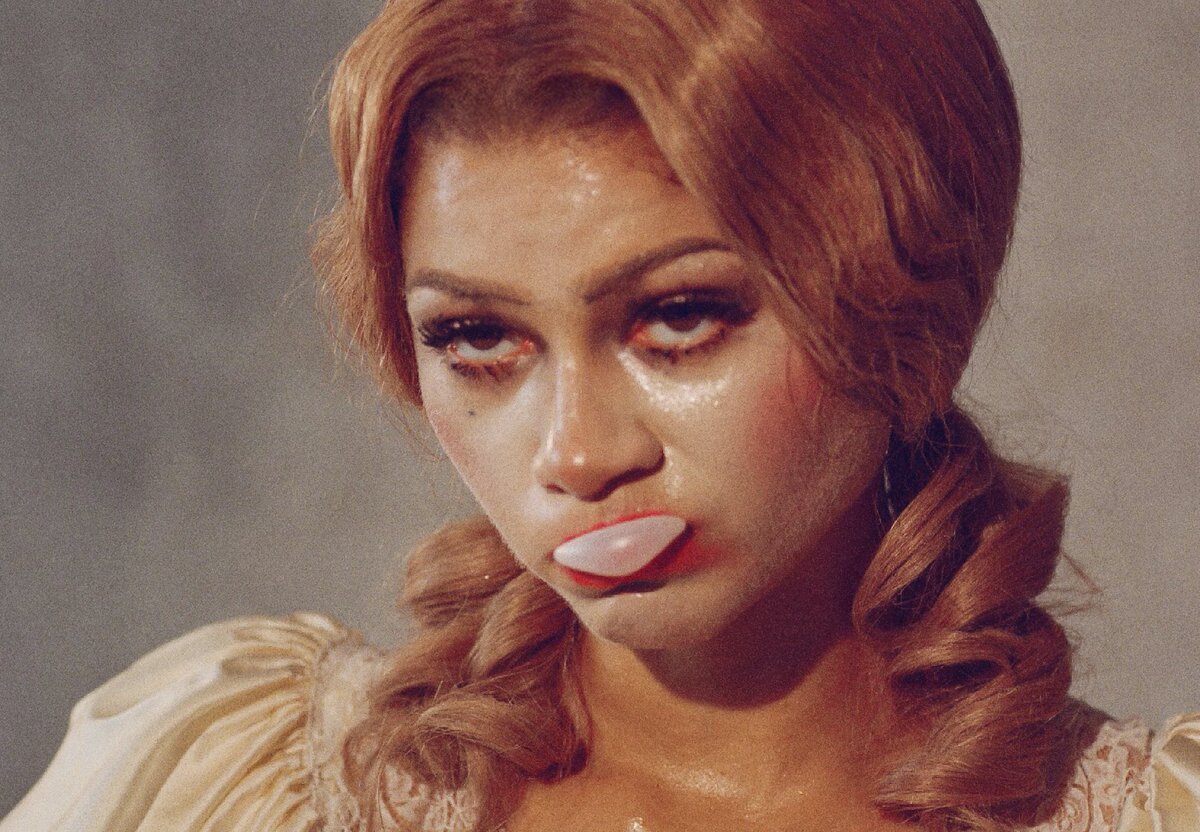 saintdoII's tweet image. she’s going through it for this editorial okay