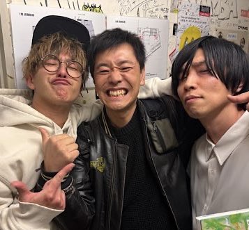 TakMe520's tweet photo. andropとblue encountのリキッドルームの対バン胸熱でした。2バンドとも大好きなバンド！

両バンドボーカルと、その2人を引き��わせた私。 https://t.co/Vl9RnDsF3a