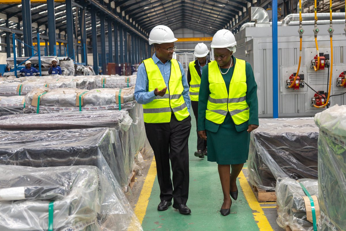 MRM_Mabati's tweet photo. Hosted CS for Environment Deborah Barasa at Mabati Rolling Mills yesterday. Showcased our Athi River operations and 2026–2028 ESG roadmap, including solar expansion. Committed to sustainable growth and nationwide asbestos removal.
#MRM #ESG #Sustainability https://t.co/x7yKgooPTN