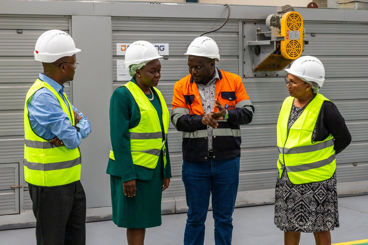 MRM_Mabati's tweet photo. Hosted CS for Environment Deborah Barasa at Mabati Rolling Mills yesterday. Showcased our Athi River operations and 2026–2028 ESG roadmap, including solar expansion. Committed to sustainable growth and nationwide asbestos removal.
#MRM #ESG #Sustainability https://t.co/x7yKgooPTN