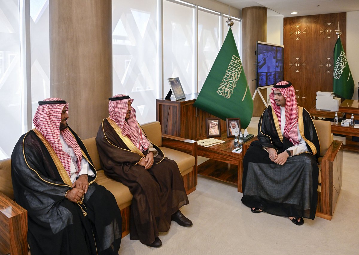 alsughayir's tweet photo. تشرفتُ اليوم بزيارة صاحب السمو الملكي الأمير #راكان_بن_سلمان_بن_عبدالعزيز  – حفظه الله – محافظ #الدرعية ، بمعية سعادة رئيس مجلس إدارة شركة جامعة المعرفة، وسعادة الرئيس التنفيذي، وسعادة رئيس مجلس الأمناء، وأعضاء مجلس #جامعة_المعرفة ، وذلك لتهنئة سموه بالثقة الملكية الكريمة.
لقاءٌ كريم يعكس اهتمام سموه بالتعليم ودوره التنموي، ويؤكد تكامل الجامعة ضمن منظومة الدرعية التنموية في مسارٍ يخدم الوطن ويعزز مستهدفاته.
نسأل الله لسموه التوفيق والسداد، وأن يعينه على حمل الأمانة، ويبارك في جهوده لخدمة الدين ثم المليك والوطن. 💚🇸🇦
