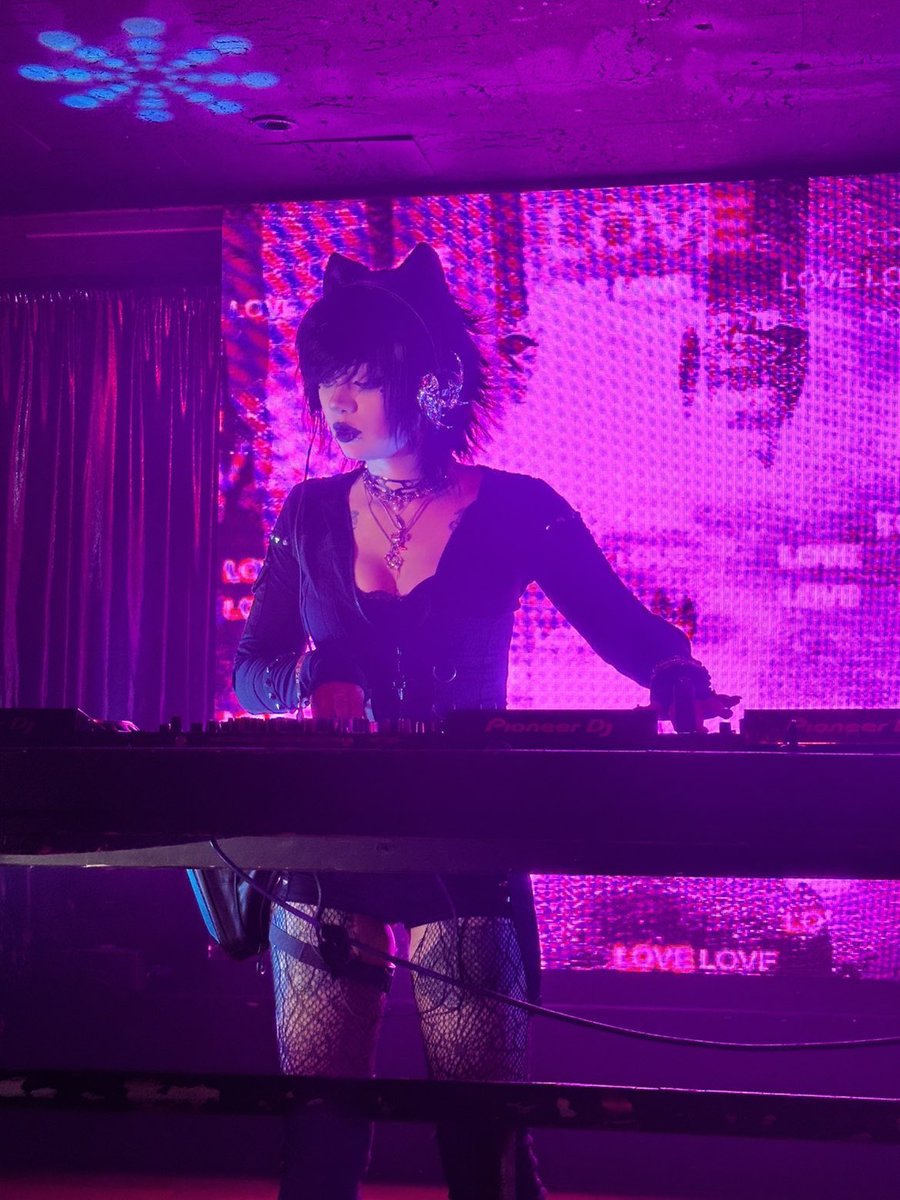 bassdrip tweet media