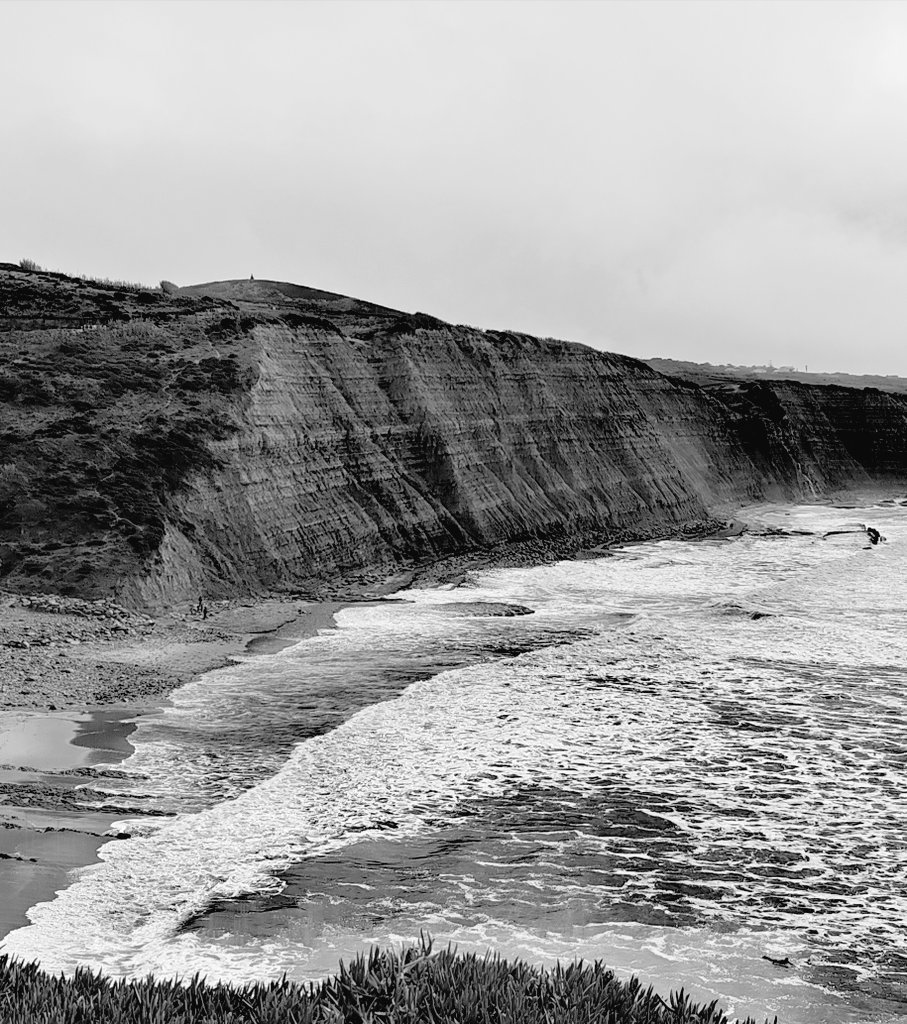 Kastanienzweig's tweet photo. Steep coast in black and white
#blackandwhite #BWhite https://t.co/RhSkS3MleY