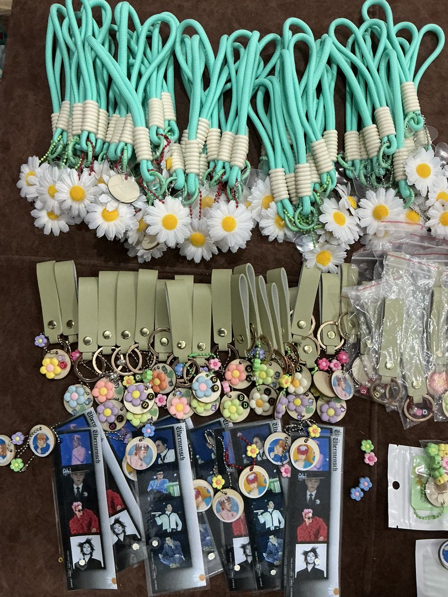 sorahoshii's tweet photo. *** 50 phone Wrist Straps
 *** 28 leather keychain straps
 *** 10 bookmarks
Just Free for FAM
Show your ticket &amp; grab!

Saturday 21/02/2026
Time: ~ 14:00 (2pm)
Bitec Bangna (near Bhiraj Convention Centre) #GDRAGON2026inBKK #GDRAGONinBKK #GDRAGONFAMMEETING #gdragonfammeeting2026 https://t.co/ZK9q0QDBb6