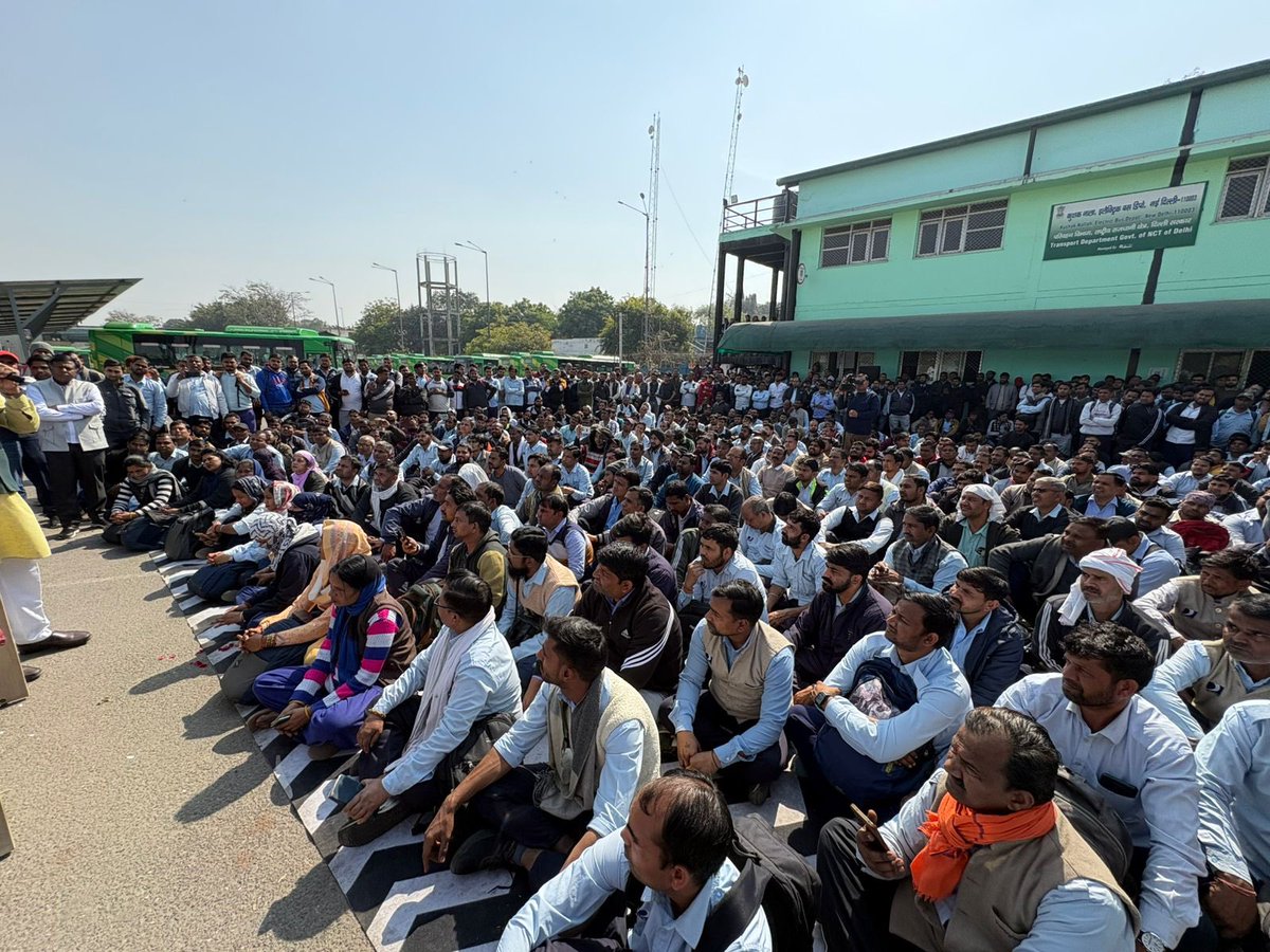 पहले तनख्वाह के लिए हड़ताल की 
और अब नौकरी बचाने के लिए हड़ताल। 
कर्मचारी तो त्रस्त है ही लेकिन सैकड़ों बसे बंद होंगे से आम जनता भी सड़कों पर मर रही हैं। 
ऐसी नकारा सरकार शायद ही दुनिया में कही हो जिनके कान पर जू तक नहीं रेंगती। 
<a href="/drpankajbjp/">Pankaj Kumar Singh</a> <a href="/gupta_rekha/">Rekha Gupta</a> <a href="/p_sahibsingh/">Parvesh Sahib Singh</a> थोड़ी शर्म