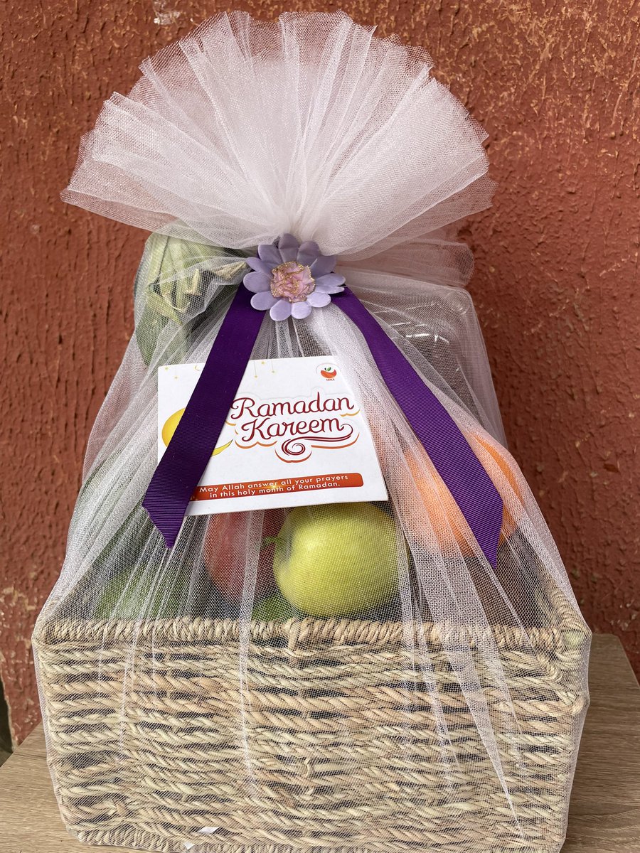 temsfruitcartz's tweet photo. Our basic 25,000 fruit basket https://t.co/wsLm6XgOky