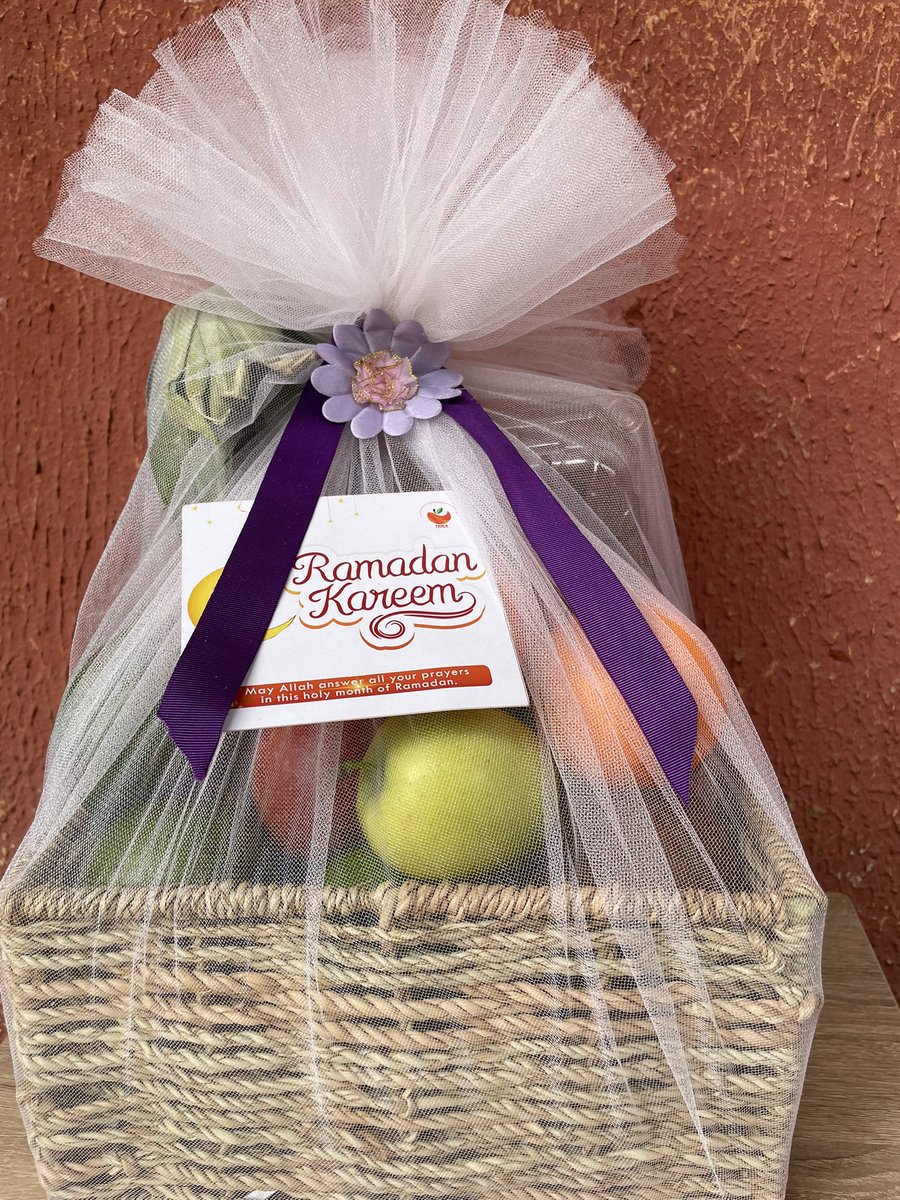 temsfruitcartz's tweet photo. Our basic 25,000 fruit basket https://t.co/wsLm6XgOky