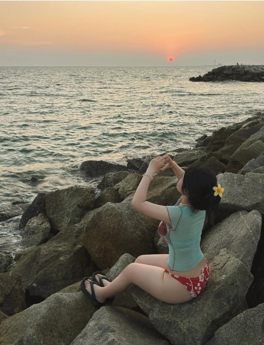 Rosemarysugar1's tweet photo. 我必须赞美自己
跨过去
春天��远了
永远不要失去
发芽的信心 https://t.co/mB6WB8IBXL