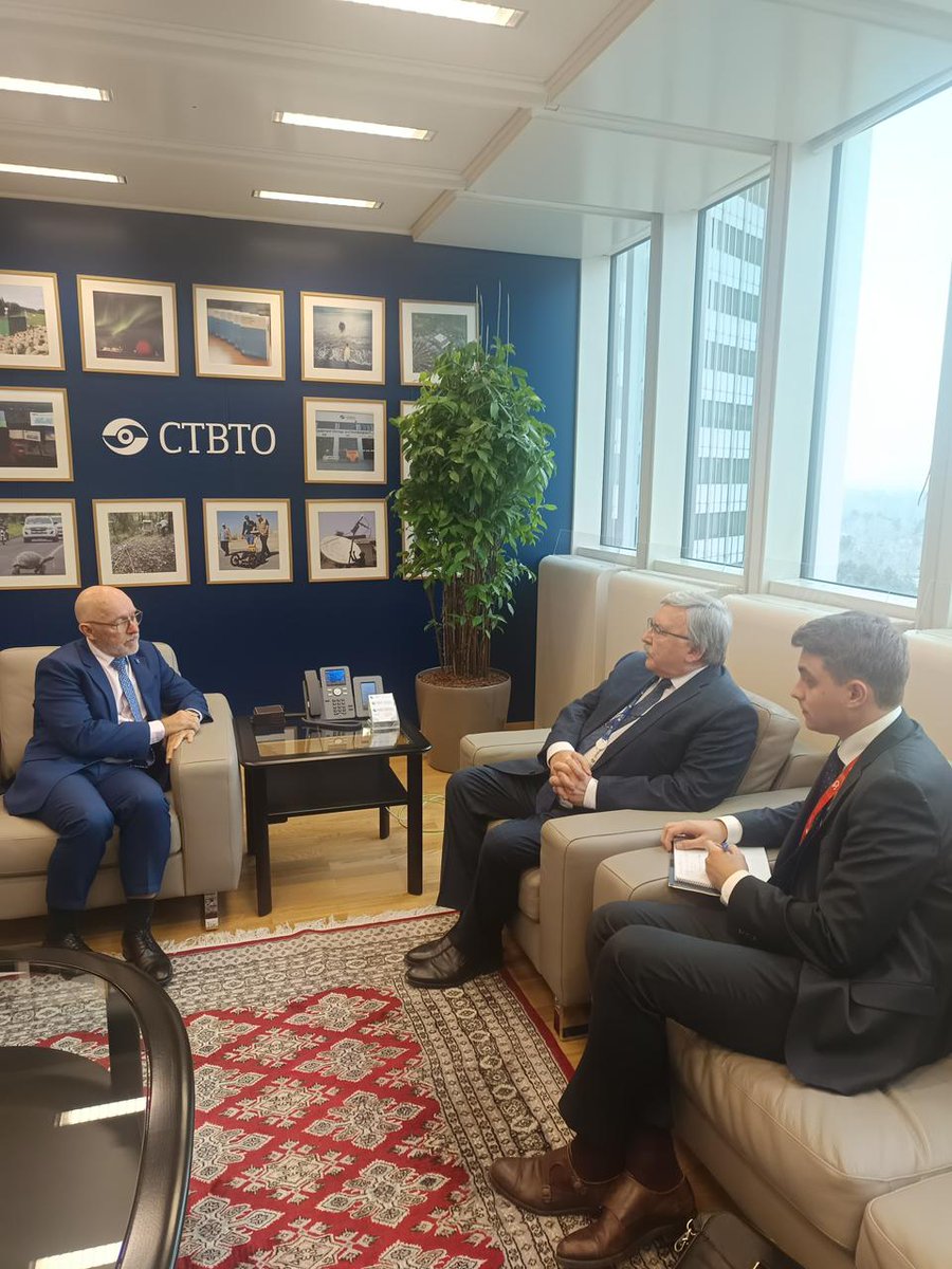Met with the Executive Secretary of the #CTBTO Mr. Robert Floyd. We exchanged views on the current situation around the Treaty. I underlined that the #US attempts to blame #China for alleged nuclear tests are absolutely unfounded.