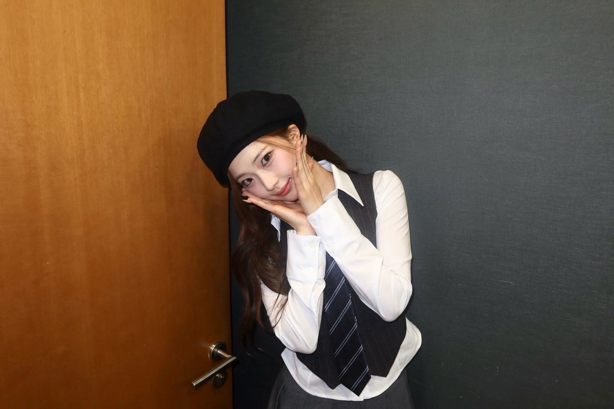 USE ' HEY / ✉️ ' - ENGLISH ONLY tweet media