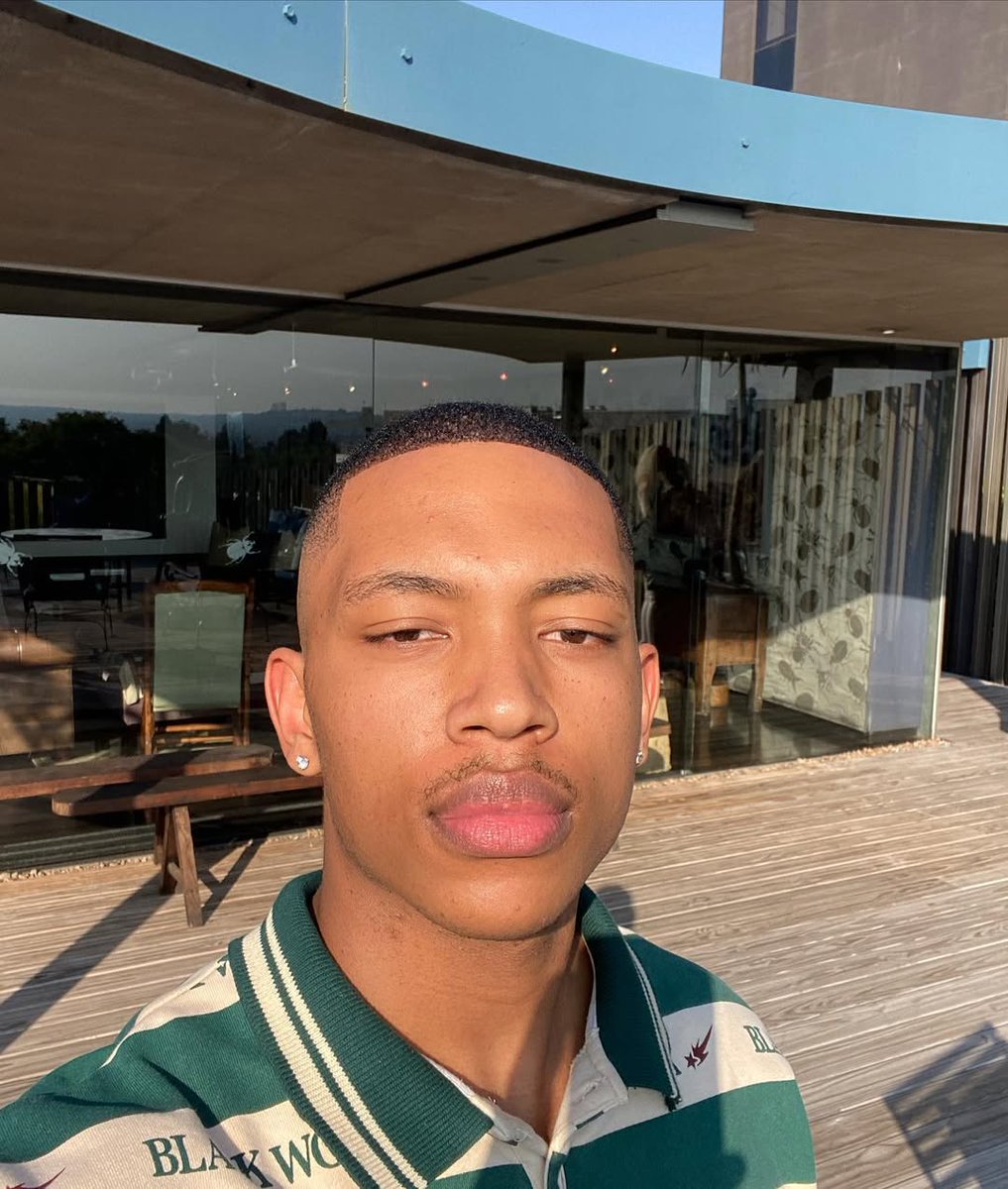 PalesaMogorosi_'s tweet image. The difference between South African men and your jollof genes lmaoooooooo