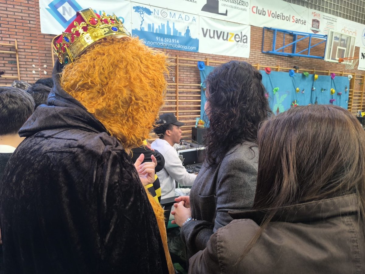 🎭✨ Qué orgullo vivir el Carnaval del IES Torrente Ballester: creatividad, participación y mucho talento joven. Gracias al alumnado, profesorado y familias por llenar de alegría nuestras calles. ¡La cultura también se aprende celebrándola! 💙