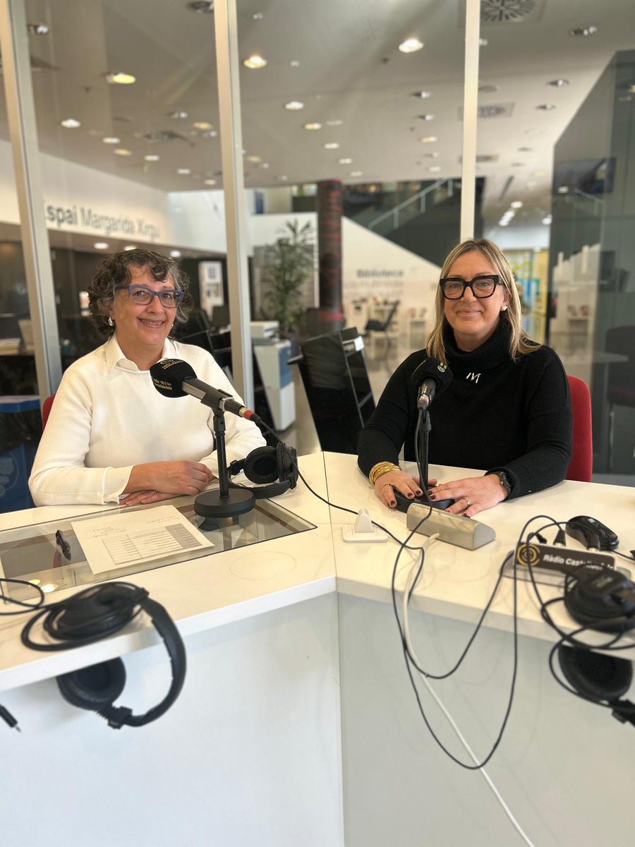 RadioCastelldef's tweet photo. Balanç de la campanya de Sant Valentí al comerç local ❤️

Mar Sicília, regidora de Comerç, i Vilma Bianchi, tècnica de Comerç, en fan la valoració.

https://t.co/ZzIIVLH9OV https://t.co/ligv98Bp8v