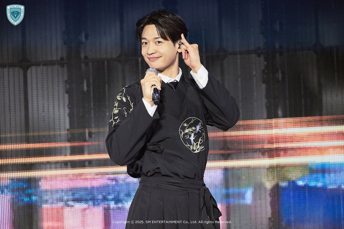 Cminho_archive's tweet photo. 나중에는 왕 역할도 해줬으면 좋겠어 . . .
#샤이니 #최민호 #민호 #ミンホ #SHINee #MINHO https://t.co/tE1wanKafO