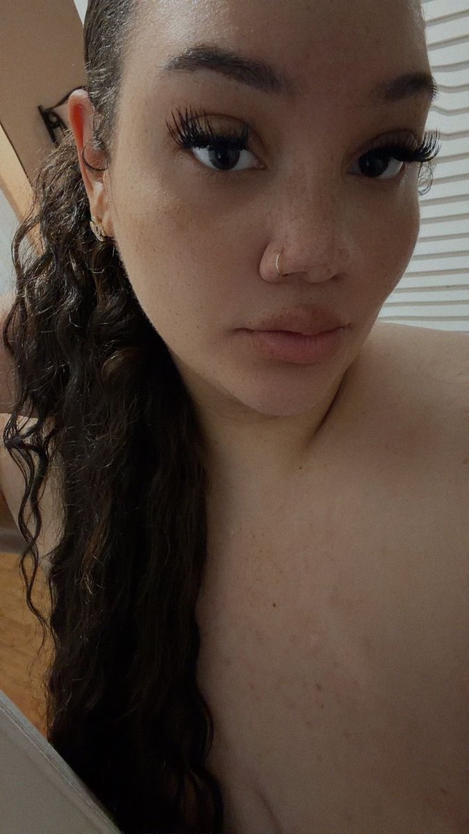 XxMamiLorenaXx's tweet photo. I probably shouldn’t post this but come play papi I’m lonely and horny 😈 https://t.co/qO3fyVy1lu https://t.co/5d1O8wJoiz