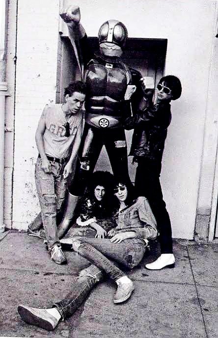 F3hvu6kKTYXcOAF's tweet image. A dream you dream alone is only a dream. A dream you dream together is reality.

#ガチャの日

Ramones - She's The One
#JoeyRamone
#JUNGLE
#LAリトル東京

youtu.be/Z5_fQHTW_Sk