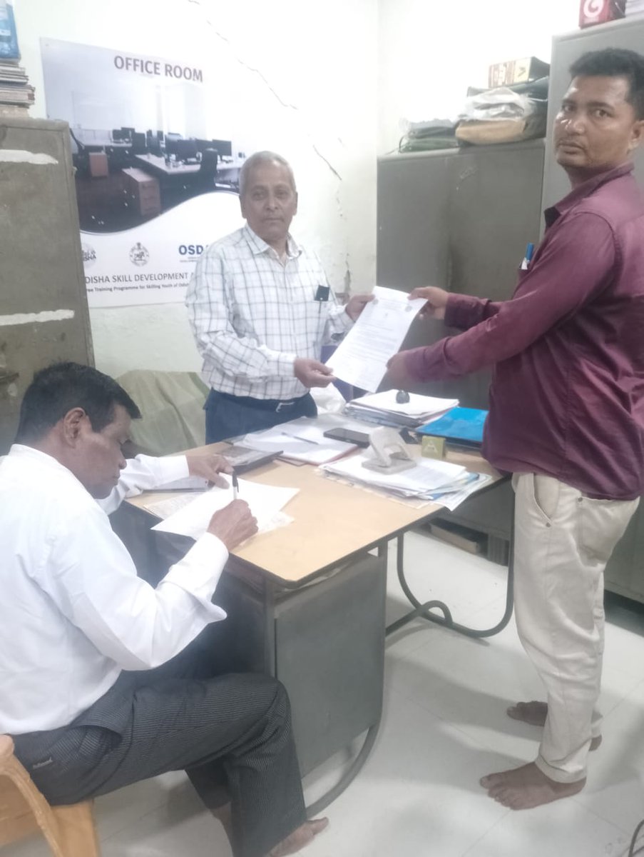 ଶ୍ରମଜୀବୀ ଓ ମହିଳା ଶ୍ରମଜୀବୀ ସଂଗଠନ ମାଲକାନଗିରି ଜିଲ୍ଲା ଦ୍ୱାରା ଜିଲ୍ଲା ସ୍ତରୀୟ ବିଭିନ୍ନ ବିଭାଗୀୟ ଅଧିକାରୀ, ସରକାରୀ ଅଫିସର, PRI ମେମ୍ବର, NGO, ସାମ୍ବାଦିକ, ବିଭିନ୍ନ ସମାଜର ସଭାପତି ସମ୍ପାଦକ ଓ ସମାଜସେବୀ ମାନଙ୍କୁ #GrameenCharcha ପାଇଁ ନିମନ୍ତ୍ରଣ ପତ୍ର ବଣ୍ଟନ । <a href="/OSM91165819/">Odisha Shramajeebee Mancha</a> <a href="/IndigenousYatra/">TheIndigenousYatra</a> #Indigenousyatra