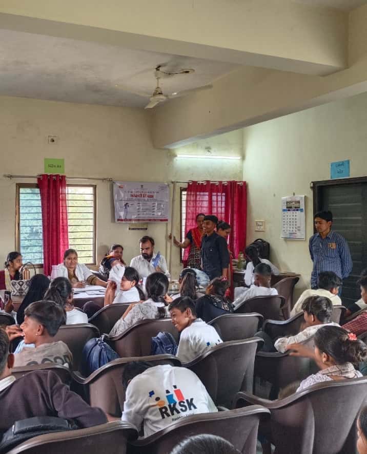 SbccUrban's tweet photo. દિવસ -૦૨ તા.17.02.2026 ના રોજ શહેરી પ્રાથમિક આરોગ્ય કેન્દ્ર છોટાઉદેપુર ખાતે RKSK અંતર્ગત પિયર અડ્યુકેટર  ની તાલીમ અને કીટ વિતરણ તેમજ વજન,ઊંચાઈ,HB, બ્લડ ગ્રુપ કરવામાં આવ્યું. બ્લોક છોટાઉદેપુર..
@collectorcu
@DDOCUdepur @dieco_cu_health https://t.co/AuOYcp7sgA