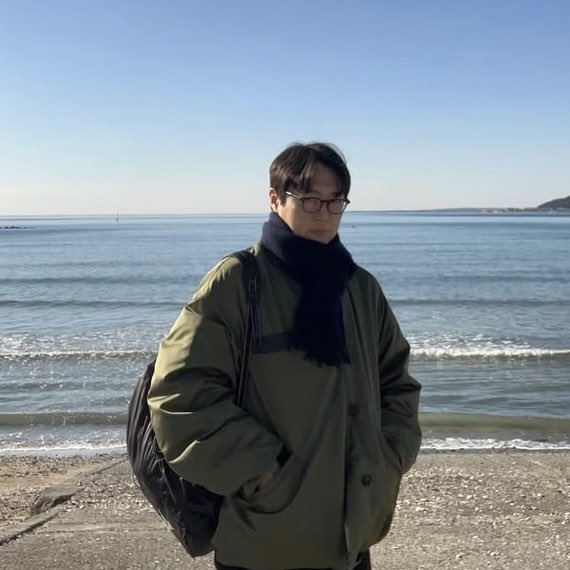indescent_se's tweet photo. 백팩이 ㄴㅁ 사고싶은데
노재언 제발.. 맨날 매는 거북이달린백팩 정보를 달란말야…,,,,,
화보 찍구 왓츠인마이백도 찍어달란말야,,, https://t.co/WK0sAtbrZk