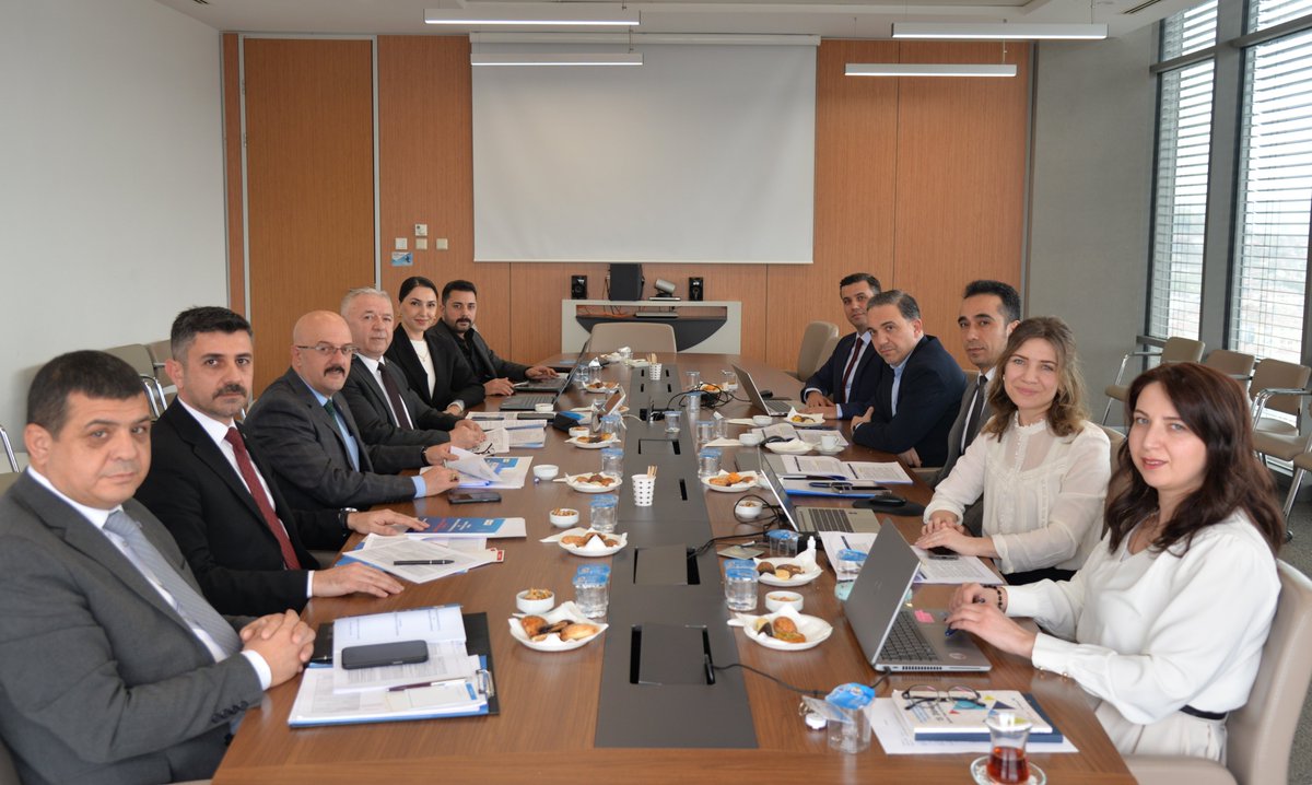 TurkiyeHaberis's tweet photo. TÜRK TELEKOM A.Ş. 16. DÖNEM TOPLU İŞ SÖZLEŞMESİ GÖRÜŞMELERİNİN DÖRDÜNCÜ OTURUMU GERÇEKLEŞTİRİLDİ

Türkiye Haber-İş Sendikamız ile Türk Telekomünikasyon A.Ş. arasında yürütülmekte olan 16. Dönem İşletme Toplu İş Sözleşmesi görüşmelerinin dördüncü oturumu, 17 Şubat 2026 Salı günü saat 14.00’te, Türk Telekom Genel Müdürlüğü’nde gerçekleştirildi.

Oturumda 27 madde üzerinde görüşülmüş, 14 madde üzerinde anlaşılmış olup, 5 madde üzerinde redaksiyon yapılmış, 8 maddenin görüşülmesi ise bir sonraki oturuma ertelenmiştir.

Haberimiz için: https://t.co/wW77IJKbIQ