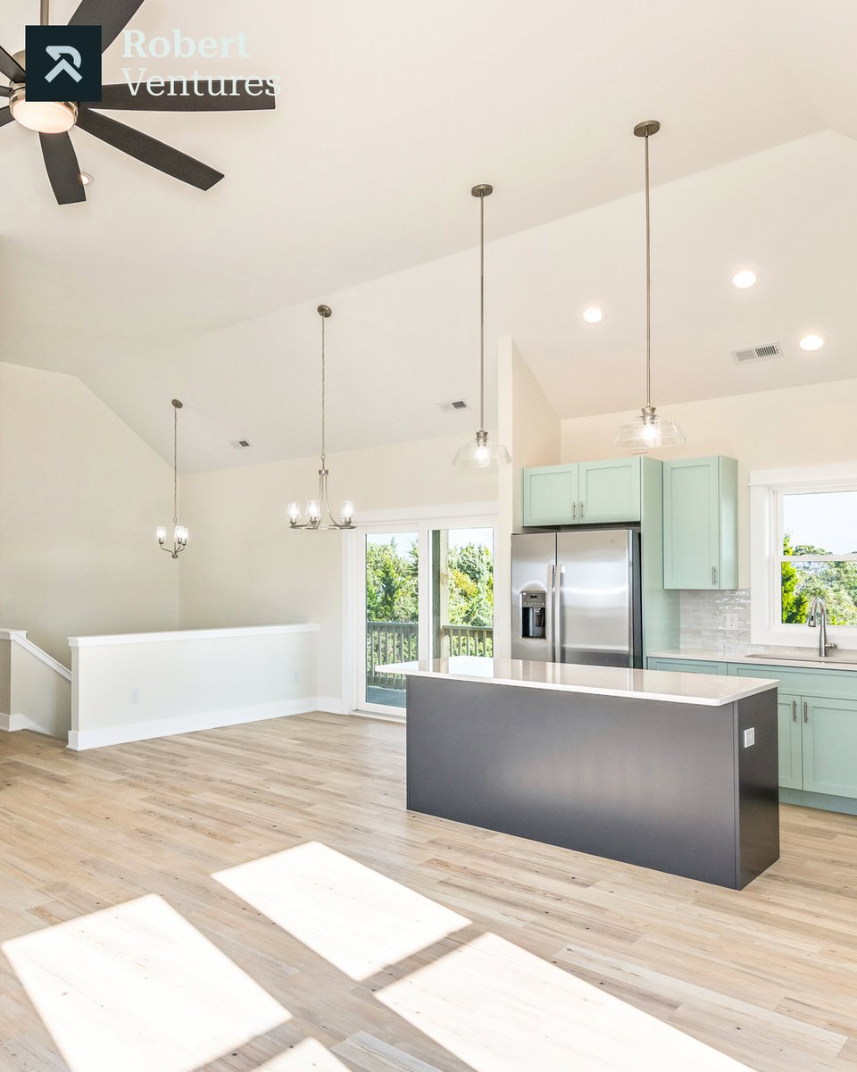 RobertVentures_'s tweet photo. Prime coastal real estate. Another property complete. This is how we've been generating returns for investors.

Learn more at our free webinar, link in bio. https://t.co/sMEUQkX7o1