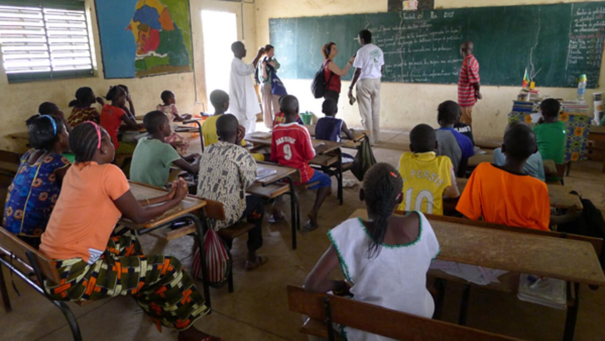 SENEGAL : Sanfɛkalandenw ka lafasataɔnw y'u latigɛ kalanw bɛɛ jɔ bi jamana fan bɛɛ la rfi.my/CS56.x